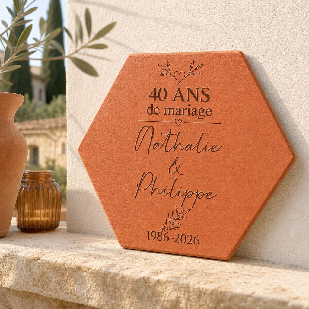 Tomette gravée pour 40 ans de mariage avec les prénoms Nathalie et Philippe